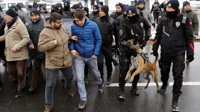 TBMM önündeki protestoculara polis müdahalesi