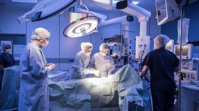 اكتشف الأطباء أن تعريض الجسد لبرودة شديدة بقدر يكفي لوضعه في حالة سبات، يعني حصولهم على وقت أطول خلال العمليات الجراحية