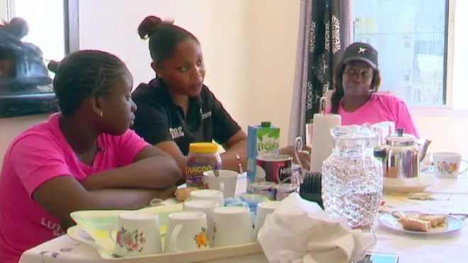 Une famille confrontée au diabète au Sénégal, essaie de manger plus sain et moins sucré.