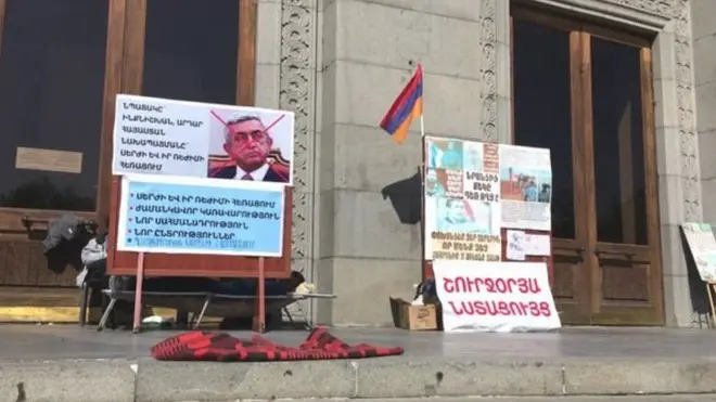 Aprel.2018 Foto Arxiv: Sarkisyanın baş nazirliyinə etiraz aksiyası