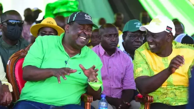 Kiongozi wa ANC Musalia Mudavadi kushoto na naibu wa Rais William Ruto