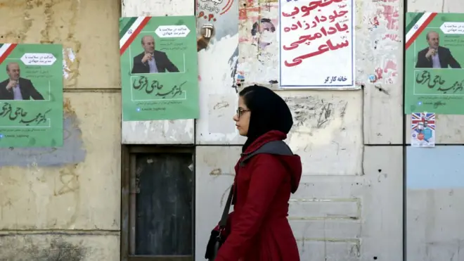 غالبية الإيرانيين لا يرون أنفسهم موالين للاصلاحين أو المخافظين