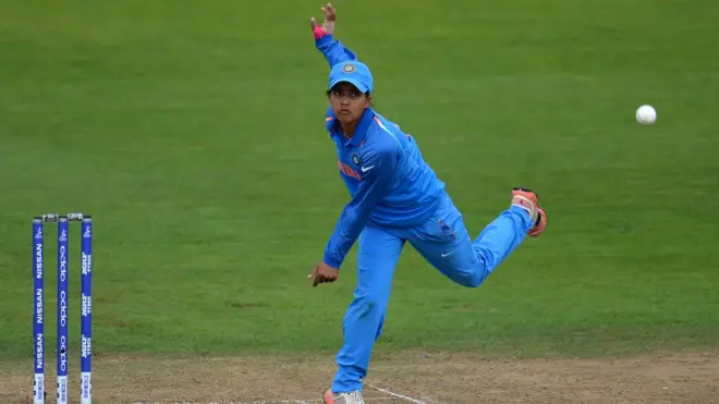 انڈیا کی لیف آرم سپنر ایکتا بشٹ نے چار اوورز میں 14 رنز دے کر پاکستان کی تین کھلاڑیوں کو آؤٹ کیا