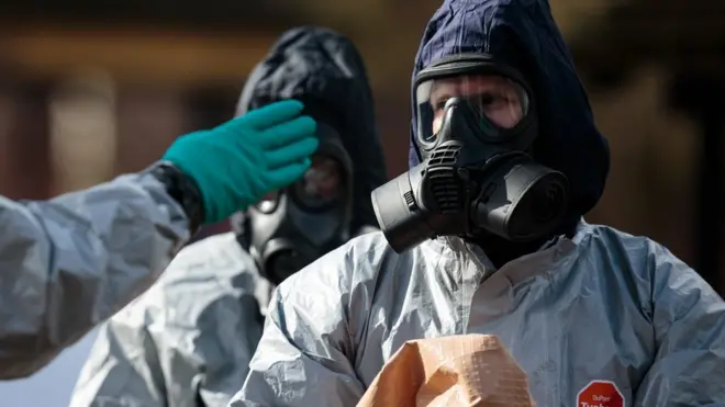 الشرطة البريطانية تفحص موقع الهجوم بغاز الاعصاب بسالسبري