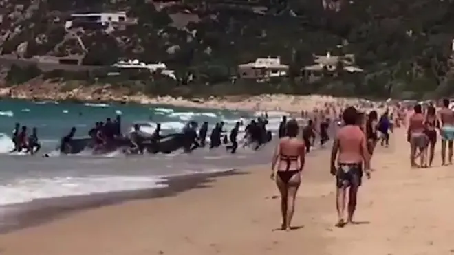 Patera llega a una playa de Cádiz