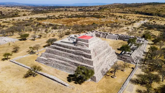 고고학자들이 까냐다 데 비르헨에 있는 피라미드를 발굴하기 시작한 건 2000년대 초다