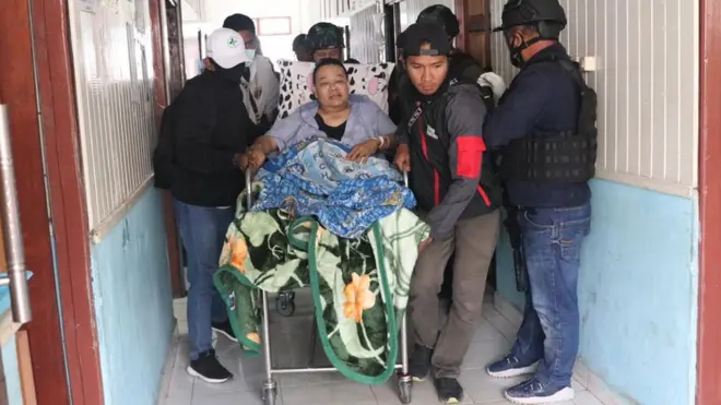 Anggota TGPF kasus Intan Jaya Bambang Purwoko tertembak dan dievakuasi.