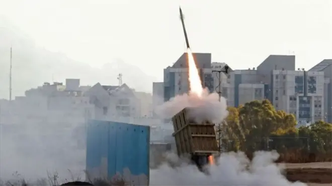 Iron Dome ya Israeli inakamata roketi.