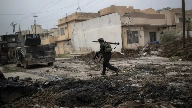 عراقی فوجیں شمال اور جنوب کی جانب سے تاحال شہر میں داخل نہیں ہو سکیں