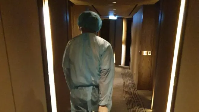 抵港後的首個晚上，H先生獲告知確診新冠肺炎，在醫護人員的安排下送院（圖片由受訪者提供）。