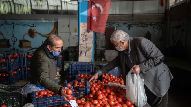 TÜİK verilerine göre Ocak ayında enflasyon bir önceki yılın aynı ayına göre %48,69 olarak gerçekleşti; böylece son 19 yılın en yüksek enflasyonu kaydedildi.