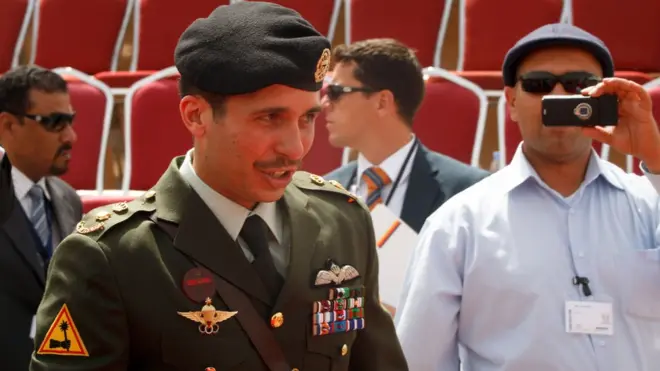 الأمير حمزه بن الحسين قال إنه وضع رهن الإقامة الجبرية