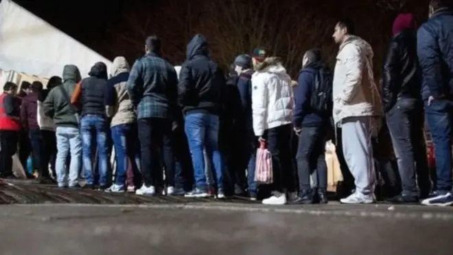 د کډوالۍ نړیوالې ادارې هم منلې چې دغه کس ظاهرا ځان وژلی او د يوې ويناپاڼې په خپرولو سره یې د "په زوره ایستلو" پر ځای "د خپلې خوښې بیاستنېدنې" غوښتنه کړې.