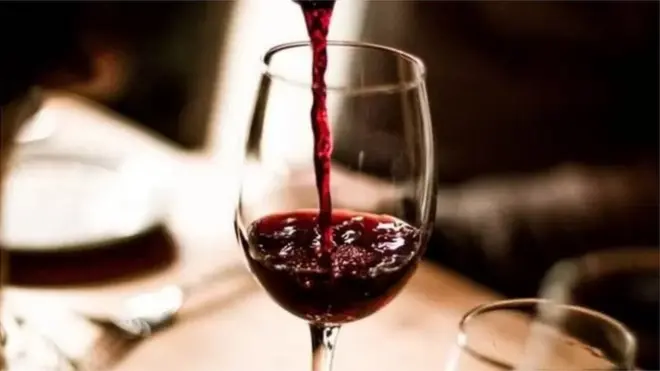 మద్యం తాగడంపై విమర్శలు