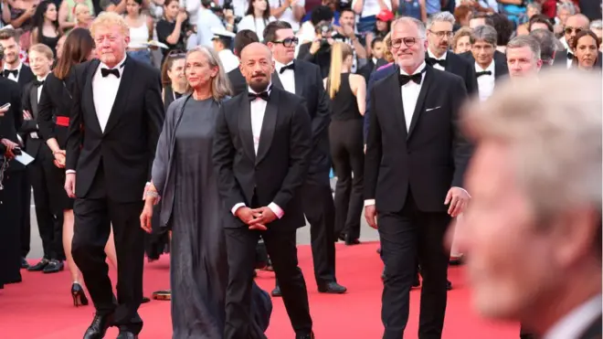 أسرة فيلم ولد من الجنة خلال مهرجان كان