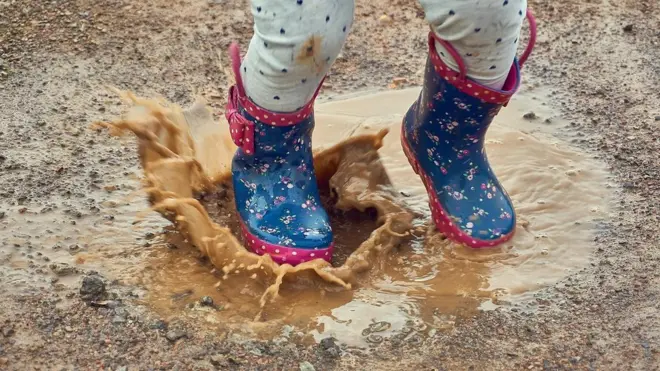 مٹی میں کھیلنا کتنا ضروری ہے