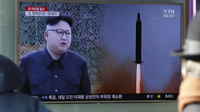 Лидер КНДР Ким Чен Ын наблюдал за тестовым запуском ракеты