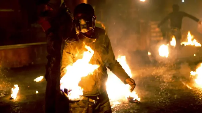 آگ سے کھیلنے والی قوم