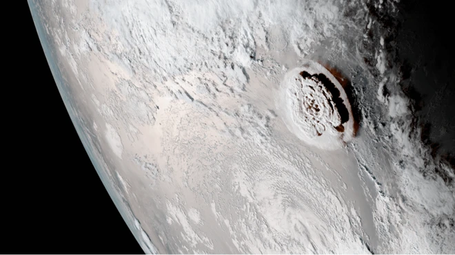 La explosión del volcán vista desde un satélite