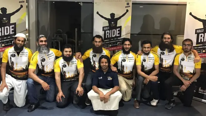 Delapan orang akan berangkat naik haji pakai sepeda dari Inggris ke Mekah