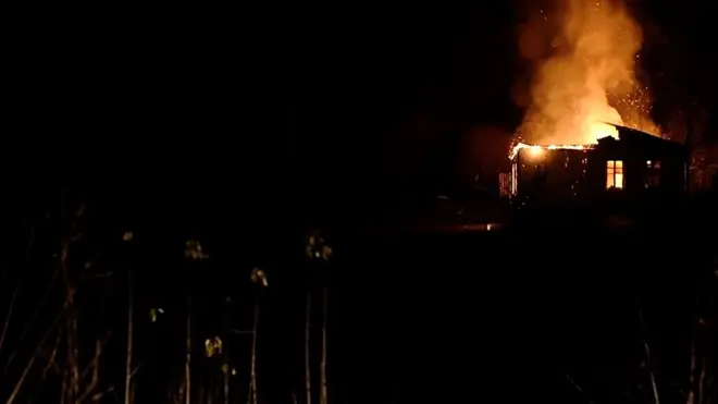 "Пусть сами строят": армяне сжигают свои дома в Карабахе