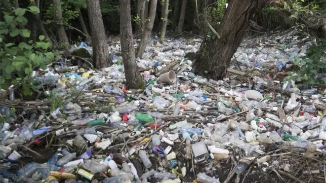 النفايات البلاستيكية