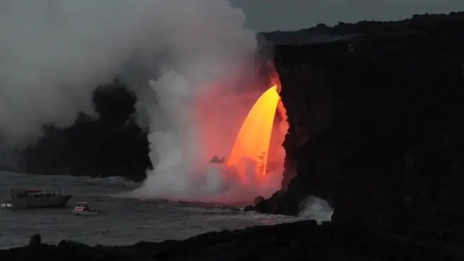 Лава як фонтан