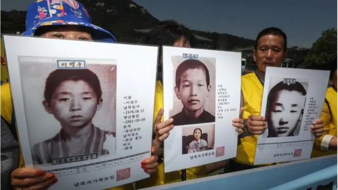 지난 2019년 5월 29일 오후 서울 청와대 분수대 앞에서 납북자가족모임 회원들이 납북피해자 생사확인 촉구 기자회견을 하고 있다