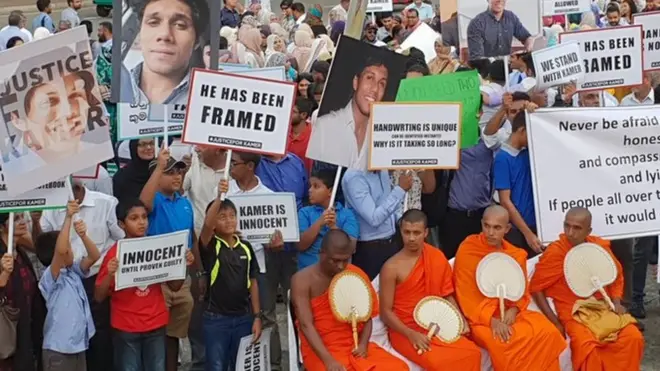බෞද්ධ ස්වාමීන් වහන්සේ පිරිසක්ද, නිසාම්ඩීන් මූලික අධ්‍යාපනය ලද කොල්ලුපිටිය ශාන්ත තෝමස් ප්‍රාථමික පාසලේ පියතුමන් පිරිසක්ද නිහඬ විරෝධතාවයට එක්ව සිටියහ