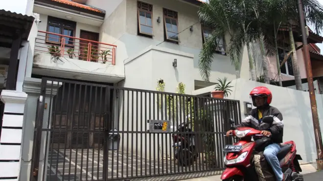 Suasana rumah Wakil Ketua Komisi Pemberantasan Korupsi (KPK) Laode M Syarif di Kalibata Selatan, Jakarta, Rabu (9/1).