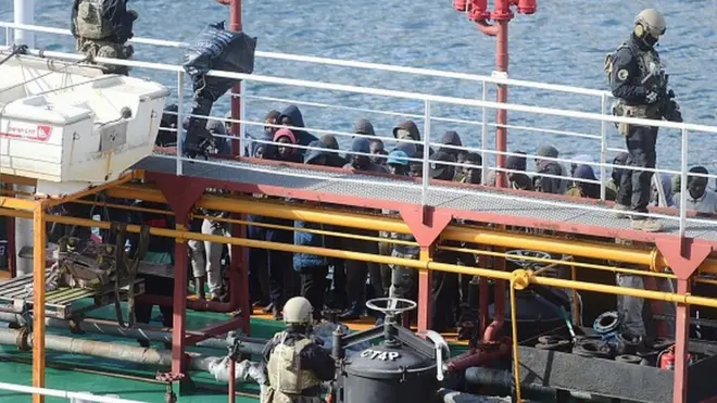 Vijana watatu huenda wakafungwa miaka 30 kwa kosa la kuiteka meli