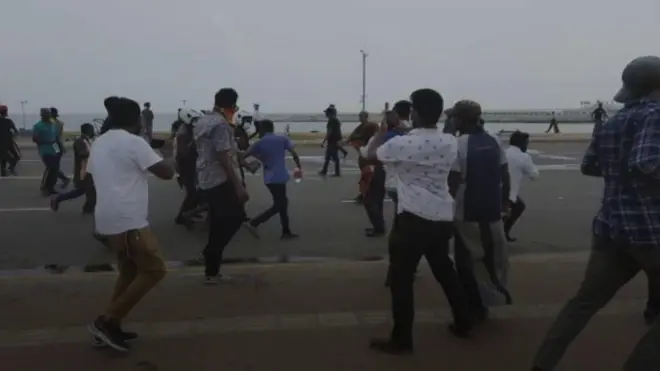 විපක්ෂ නායකවරයාටත් ප්‍රහාරයක්