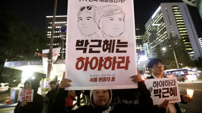 Скандал вызвал протесты в обществе