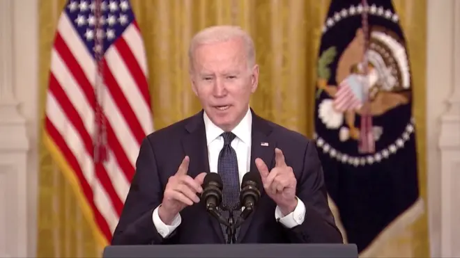 Байден: вторгення в Україну залишається можливим