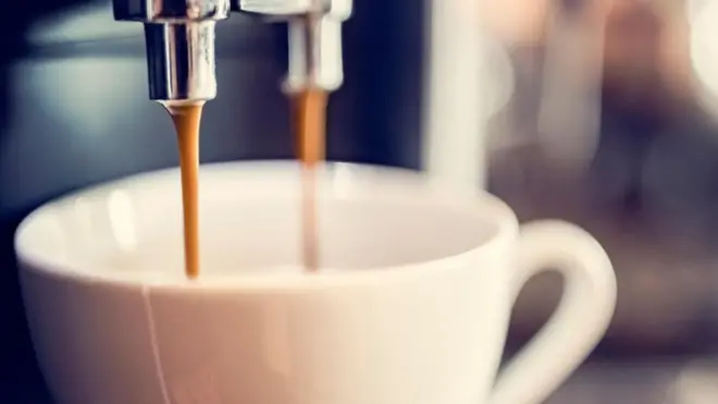 Dapatkah kafein dibuang dari kopi? Ya, tapi prosesnya tidak sesederhana yang Anda bayangkan.