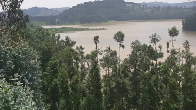 Igice cy'ibumoso ku ifoto nicyo kiri kugenda gikama