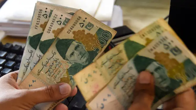 موجودہ مالی سال کے لیے کل قومی پیداوار میں اضافے کا ہدف چھ اعشاریہ تین فیصد مقرر کیا گیا مگر صرف تین اعشاریہ تین فیصد کا اضافہ ہی ہو سکا