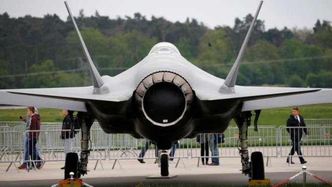 طائرة من طراز "إف-35"