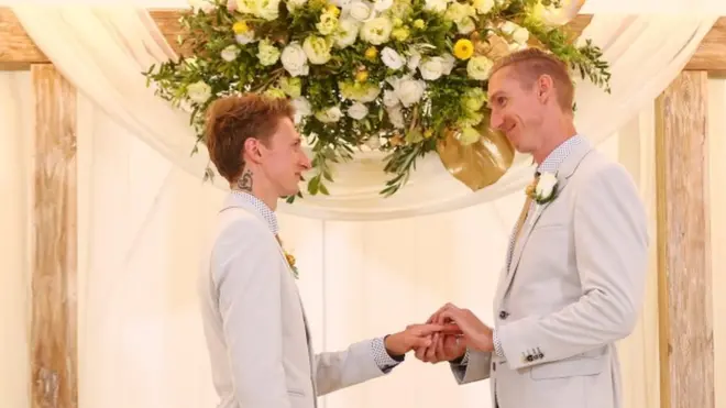 Pasangan atlet Luke Sullivan, 23, dan Craig Burns, 29, menggelar upacara pernikahan di New South Wales.