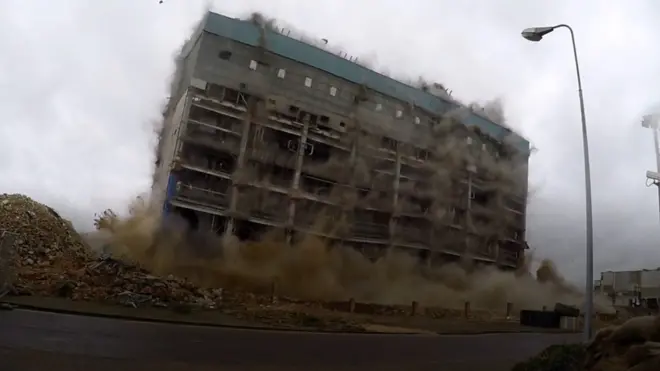 Tilbury Power Station collapses