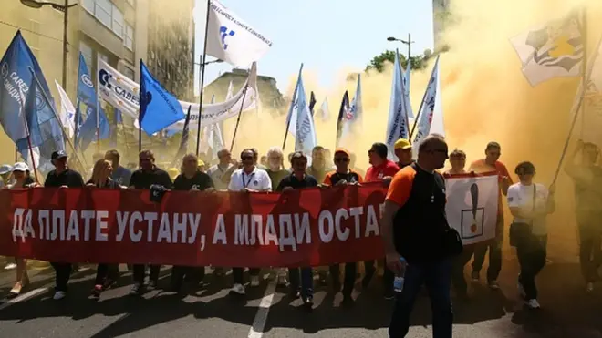 Плате можда неће остати