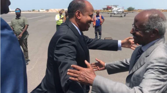 Maxamuud Cali Yuusuf iyo Cusmaan Saalax oo garoonka Jabuuti isku marxabbaynaya