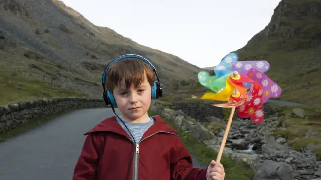 Обычно аутизм диагностируют у детей после двух лет