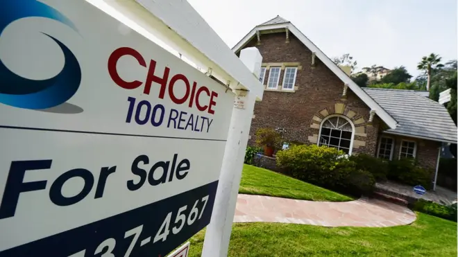 Mientras algunas familias temen quedarse sin un lugar donde vivir, otras están comprando casas.