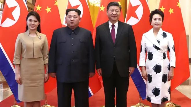 Ông Kim Jong-un cùng phu nhân được Chủ tịch Tập Cận Bình và phu nhân tiếp đón ở Bắc Kinh