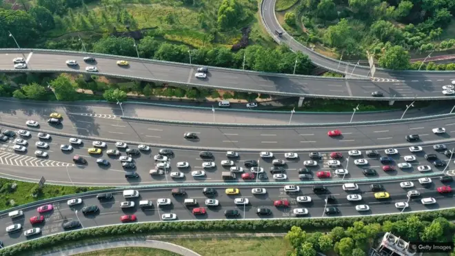 صورة فوقية لعدد من الطرق