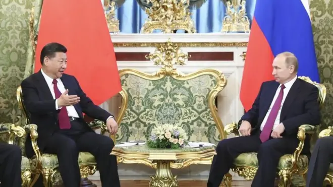 在中美贸易战升级、双方在舆论上摆出绝不让步的姿态的同时，中国领导人习近平6年来第8次访问俄罗斯。