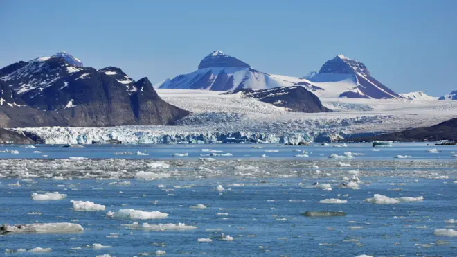 น้ำแข็งกำลังละลาย