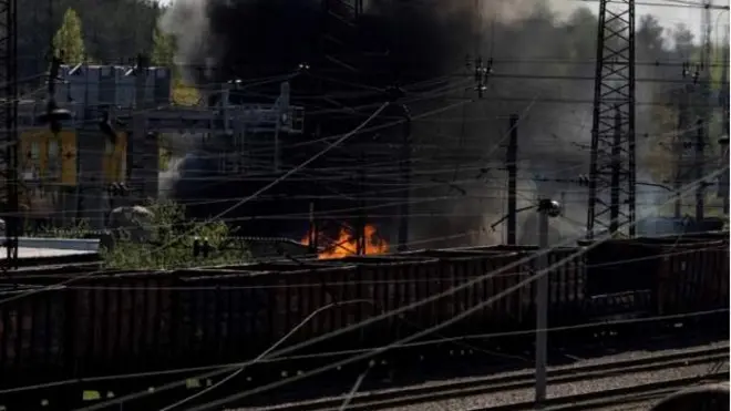 تعرضت محطة السكك الحديدية في ليمان لهجوم صاروخي في 28 أبريل/ نيسان