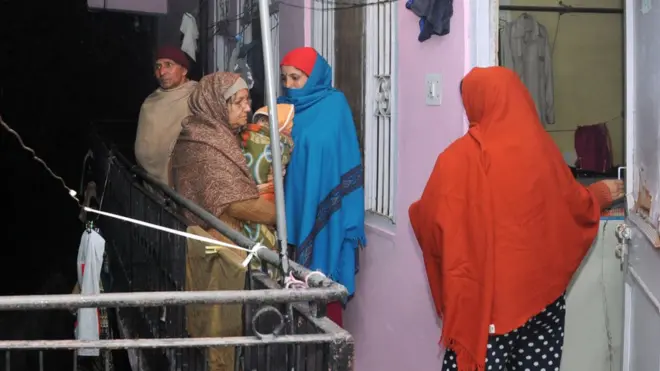 भूकंप के बाद शिमला में लोग घर से बाहर निकल आए